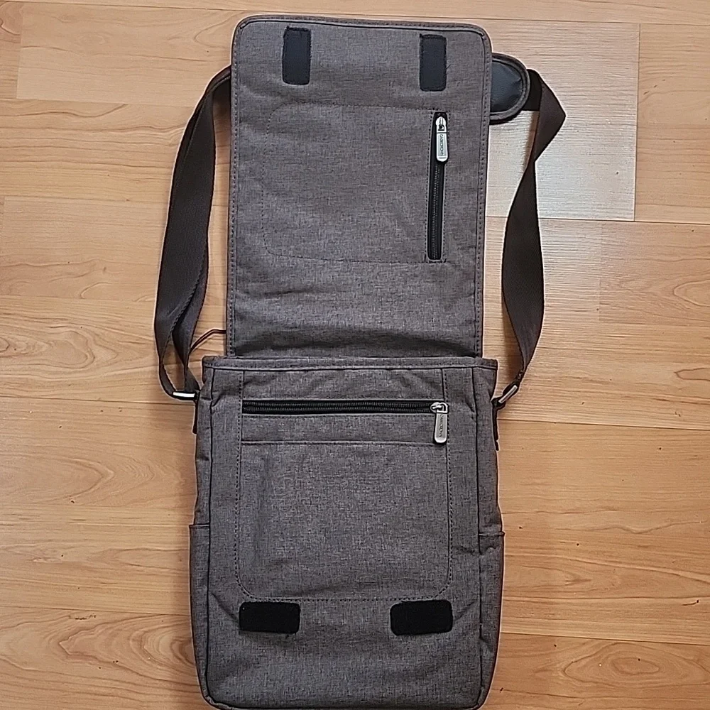 Casecrown Campus North Messenger Bag Charcoal Excellent Condition Unisex